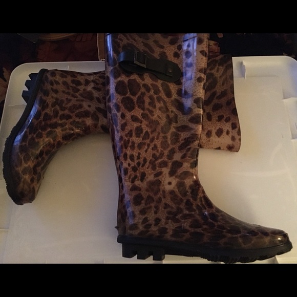 Cheetahlicious Rubber Shin High Rain Boots, Size 7 - Picture 2 of 2